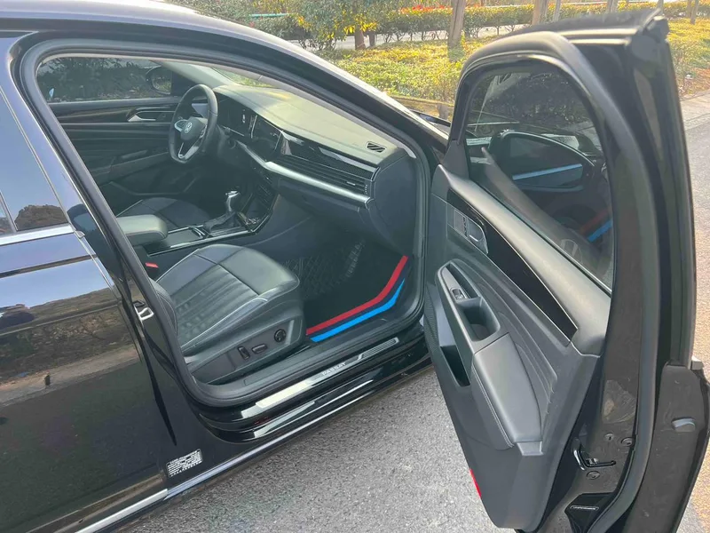 Volkswagen Passat 2022 330TSI Star Elite Edition interior photo 14