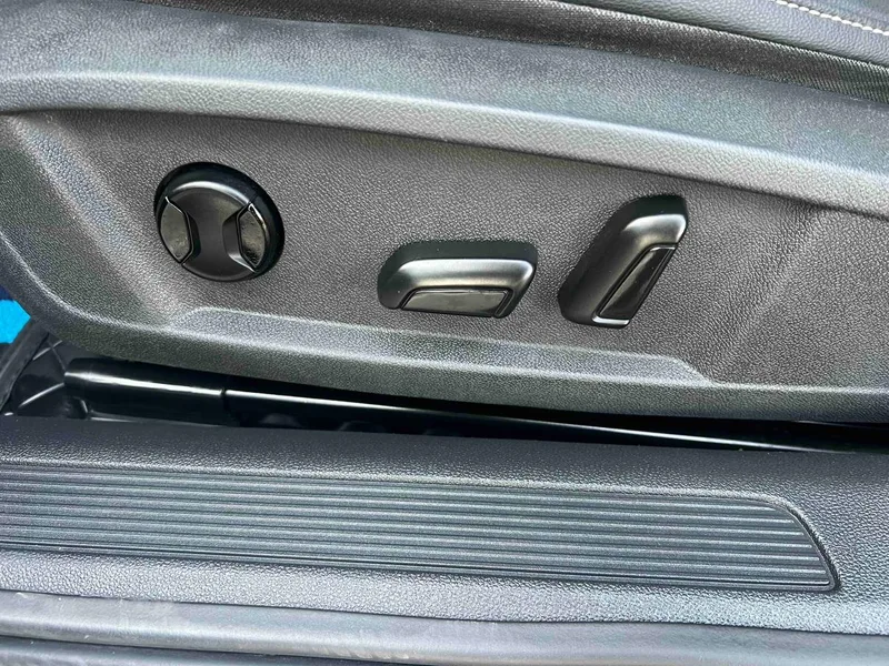 Volkswagen Passat 2022 330TSI Star Elite Edition interior photo 17