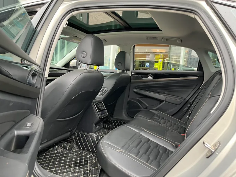 Volkswagen Passat 2019 330TSI Elite Edition Country VI interior photo 14 Volkswagen Passat 2019 330TSI Elite Edition Country VI interior photo 14