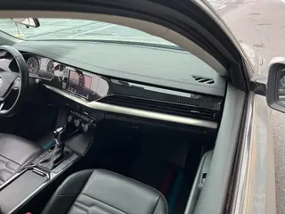 Volkswagen Passat 2019 330TSI Elite Edition Country VI interior photo 16 Volkswagen Passat 2019 330TSI Elite Edition Country VI interior photo 16