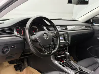 Volkswagen Passat 2016 330TSI DSG Honor Edition interior photo 9