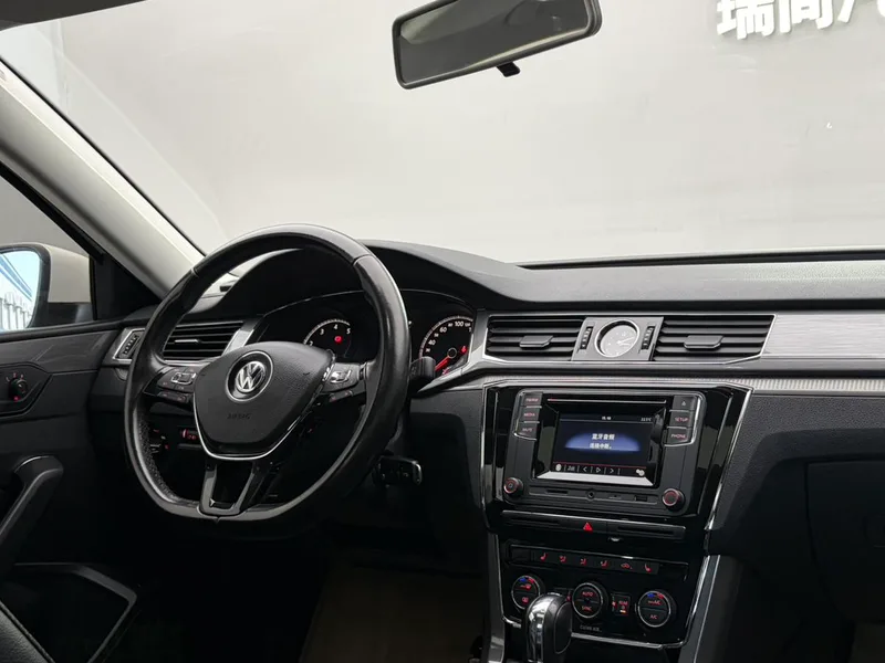 Volkswagen Passat 2016 330TSI DSG Honor Edition interior photo 10