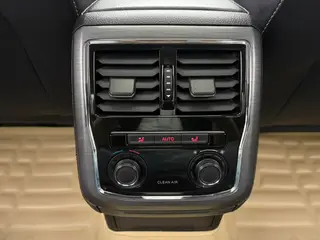 Volkswagen Passat 2016 330TSI DSG Honor Edition interior photo 12