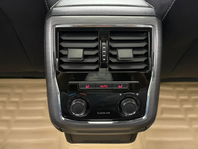Volkswagen Passat 2016 330TSI DSG Honor Edition interior photo 12
