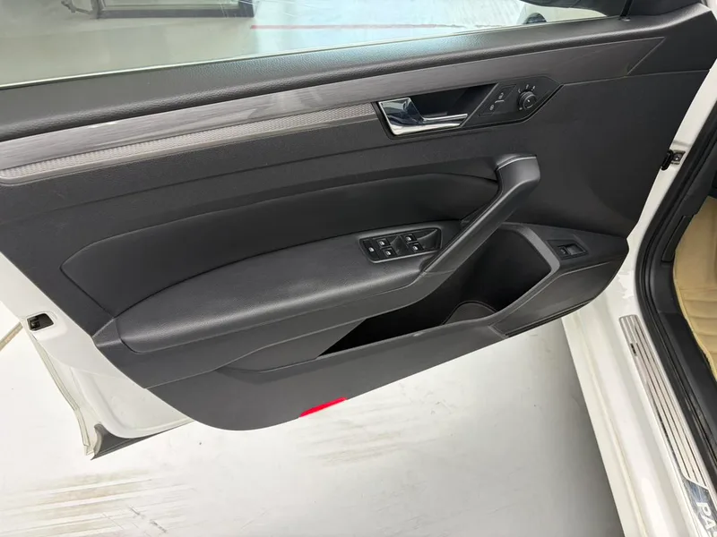 Volkswagen Passat 2016 330TSI DSG Honor Edition interior photo 14
