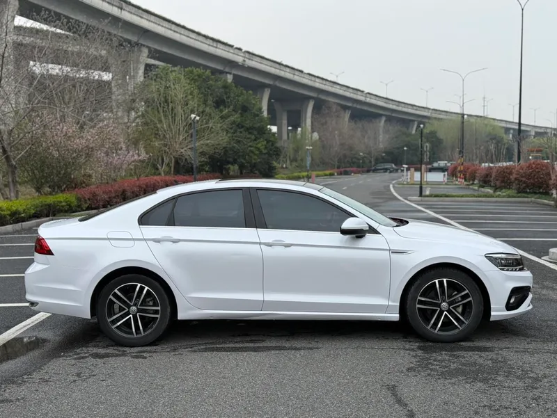 Volkswagen Lamando 2019 280TSI DSG Comfort Edition Country VI interior photo 7 Volkswagen Lamando 2019 280TSI DSG Comfort Edition Country VI interior photo 7