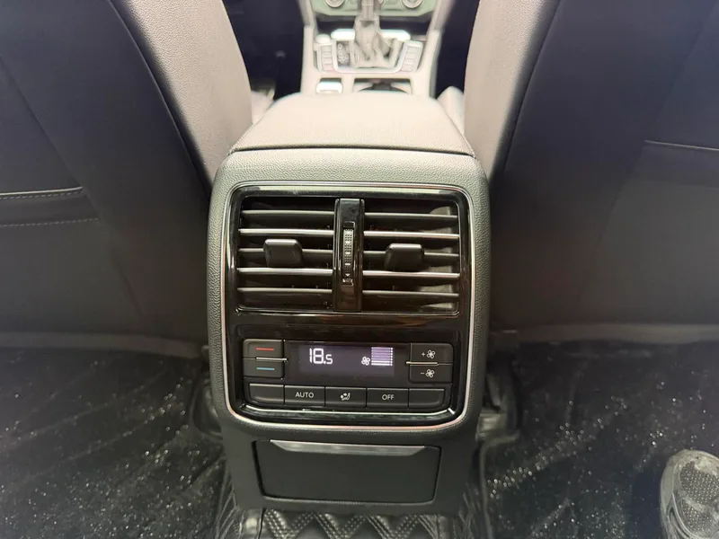 Volkswagen CC 2019 380TSI Charm Yan Edition China V interior photo 16 Volkswagen CC 2019 380TSI Charm Yan Edition China V interior photo 16