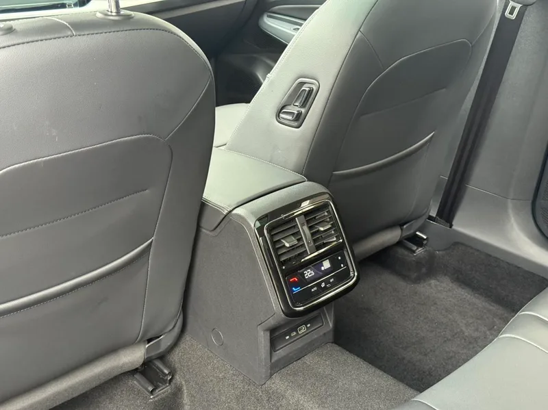 Volkswagen Passat 2022 330TSI Elite Edition interior photo 17 Volkswagen Passat 2022 330TSI Elite Edition interior photo 17