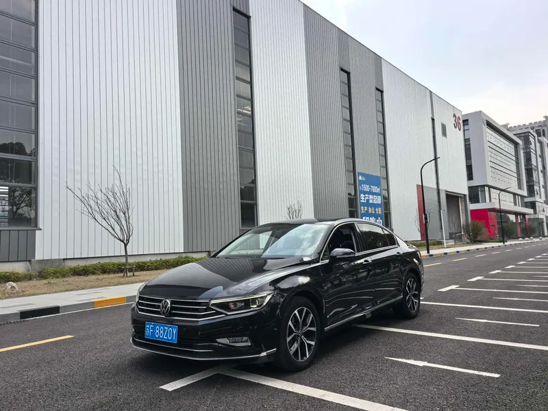 Volkswagen Magotan 2021 330TSI DSG 30 Édition anniversaire extérieur photo 1 Volkswagen Magotan 2021 330TSI DSG 30 Édition anniversaire extérieur photo 1
