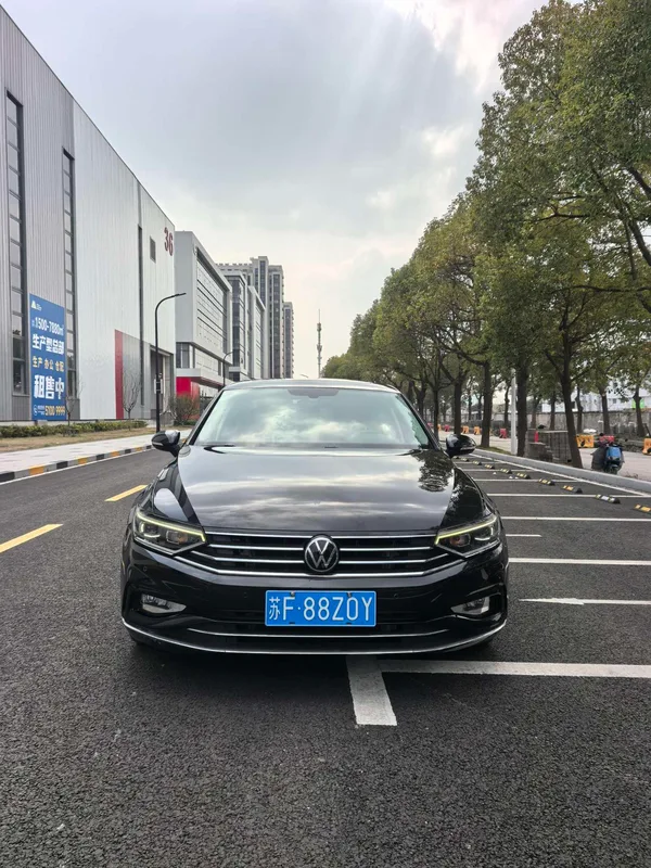Volkswagen Magotan 2021 330TSI DSG 30 Édition anniversaire extérieur photo 2 Volkswagen Magotan 2021 330TSI DSG 30 Édition anniversaire extérieur photo 2