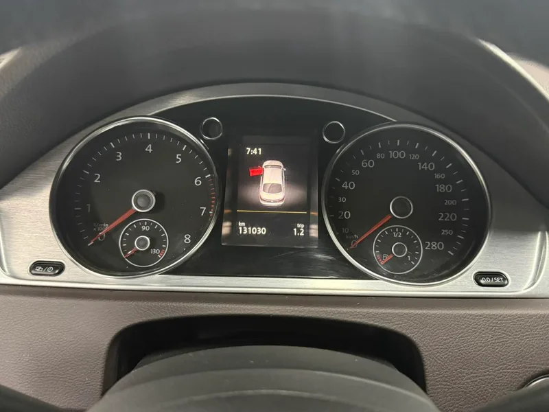 Volkswagen CC 2015 2.0TSI Supreme Type interior photo 10 Volkswagen CC 2015 2.0TSI Supreme Type interior photo 10