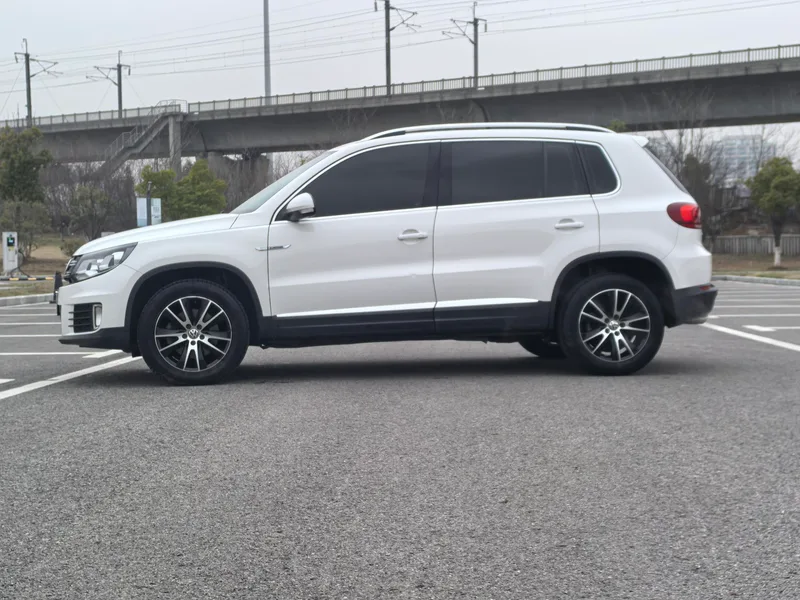 Volkswagen Tiguan 2016 300TSI Automatic four-wheel drive deluxe edition exterior photo 3 Volkswagen Tiguan 2016 300TSI Automatic four-wheel drive deluxe edition exterior photo 3