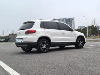 Volkswagen Tiguan 2016 300TSI Automatic four-wheel drive deluxe edition interior photo 14 Volkswagen Tiguan 2016 300TSI Automatic four-wheel drive deluxe edition interior photo 14