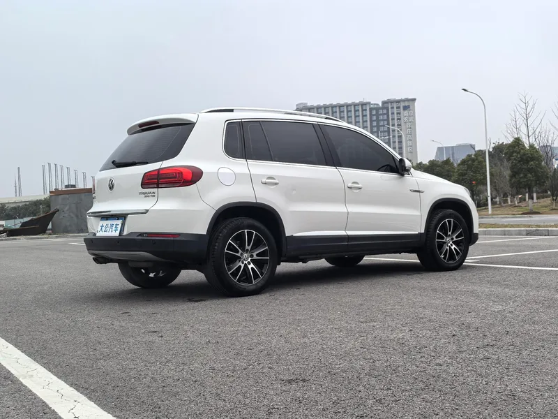 Volkswagen Tiguan 2016 300TSI Automatic four-wheel drive deluxe edition interior photo 14 Volkswagen Tiguan 2016 300TSI Automatic four-wheel drive deluxe edition interior photo 14