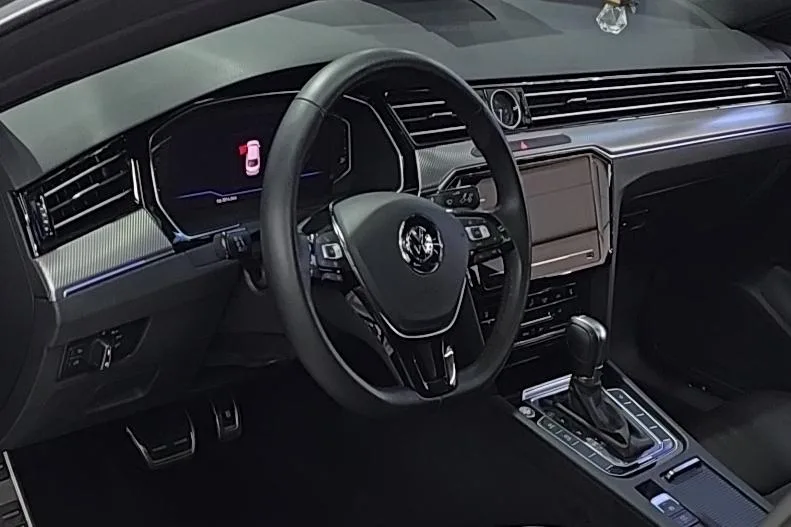 Volkswagen CC 2020 330TSI Version glamour État VI intérieur photo 11 Volkswagen CC 2020 330TSI Version glamour État VI intérieur photo 11