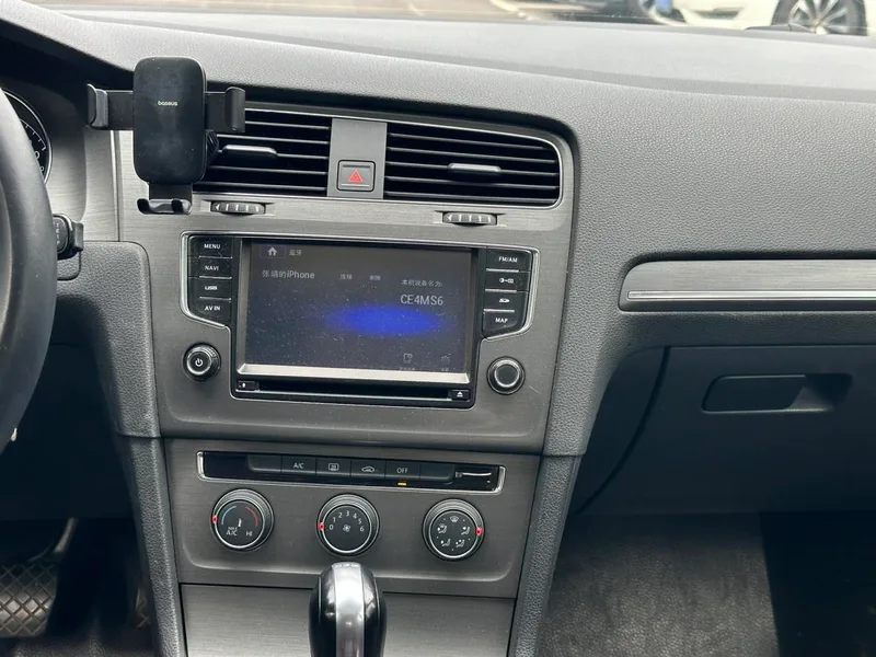 Volkswagen Golf 2014 1.4TSI Automatic Comfort Type interior photo 8 Volkswagen Golf 2014 1.4TSI Automatic Comfort Type interior photo 8