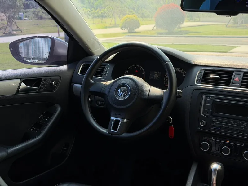 Volkswagen Sagitar 2015 1.6L Automatic Comfort Type interior photo 18 Volkswagen Sagitar 2015 1.6L Automatic Comfort Type interior photo 18