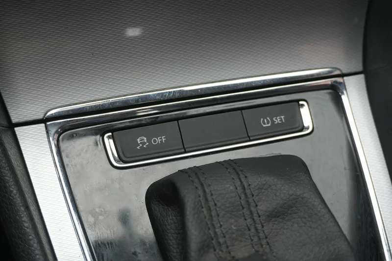Volkswagen Gran Lavida 2013 1.4TSI Automatic Comfort Type interior photo 10 Volkswagen Gran Lavida 2013 1.4TSI Automatic Comfort Type interior photo 10