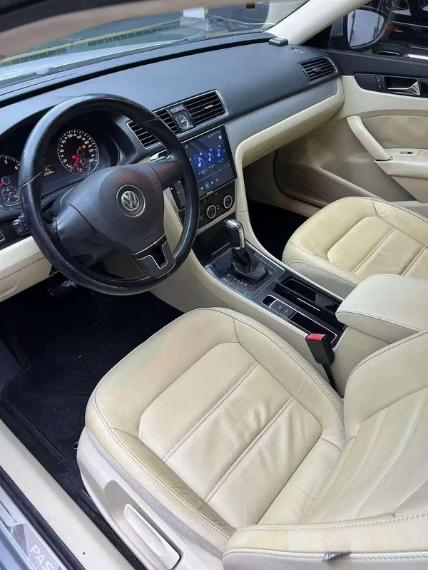 Volkswagen Passat 2011 1.8TSI Auto Honor Edition interior photo 7