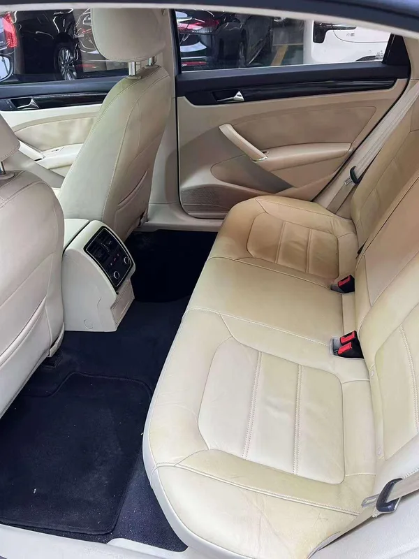 Volkswagen Passat 2011 1.8TSI Auto Honor Edition interior photo 8