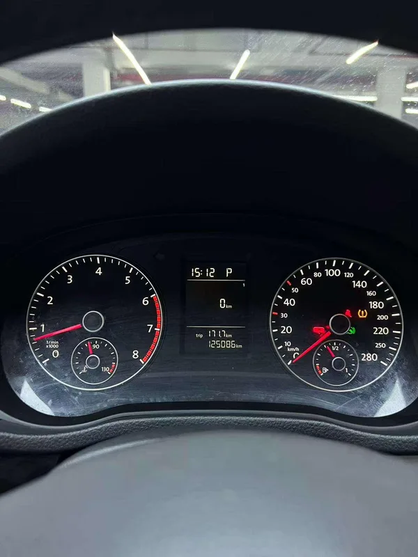 Volkswagen Passat 2011 1.8TSI Auto Honor Edition interior photo 11