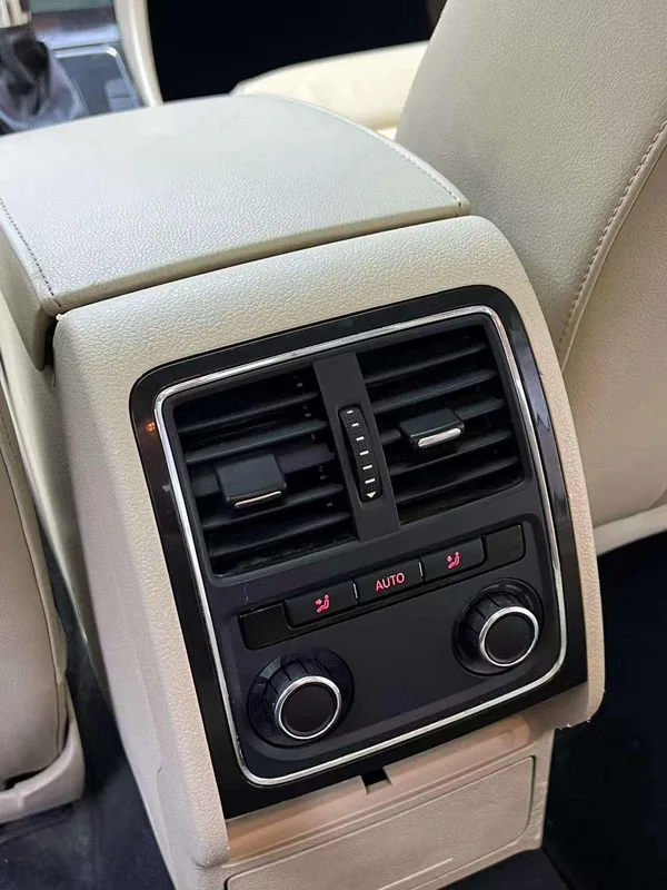 Volkswagen Passat 2011 1.8TSI Auto Honor Edition interior photo 12