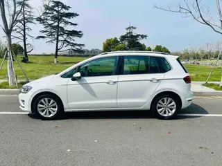 Volkswagen Golf Sportsvan 2018 230TSI automatic aggressive type exterior photo 4 Volkswagen Golf Sportsvan 2018 230TSI automatic aggressive type exterior photo 4