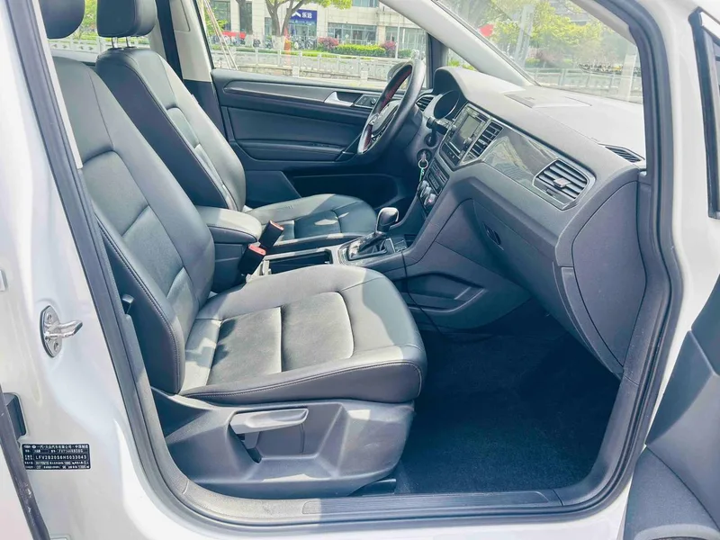 Volkswagen Golf Sportsvan 2018 230TSI automatic aggressive type interior photo 12 Volkswagen Golf Sportsvan 2018 230TSI automatic aggressive type interior photo 12