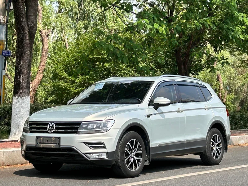 Volkswagen Tiguan L 2017 330TSI Automatic Two-Drive Deluxe Edition exterior photo 1 Volkswagen Tiguan L 2017 330TSI Automatic Two-Drive Deluxe Edition exterior photo 1