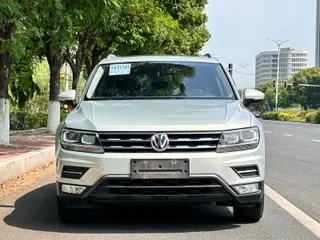 Volkswagen Tiguan L 2017 330TSI Automatic Two-Drive Deluxe Edition exterior photo 2 Volkswagen Tiguan L 2017 330TSI Automatic Two-Drive Deluxe Edition exterior photo 2