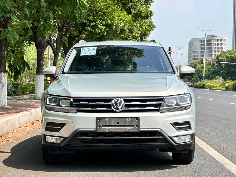 Volkswagen Tiguan L 2017 330TSI Automatic Two-Drive Deluxe Edition exterior photo 2 Volkswagen Tiguan L 2017 330TSI Automatic Two-Drive Deluxe Edition exterior photo 2