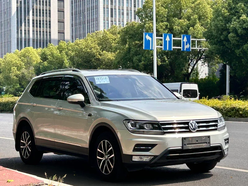 Volkswagen Tiguan L 2017 330TSI Automatic Two-Drive Deluxe Edition exterior photo 3 Volkswagen Tiguan L 2017 330TSI Automatic Two-Drive Deluxe Edition exterior photo 3