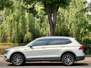 Volkswagen Tiguan L 2017 330TSI Automatic Two-Drive Deluxe Edition exterior photo 4 Volkswagen Tiguan L 2017 330TSI Automatic Two-Drive Deluxe Edition exterior photo 4