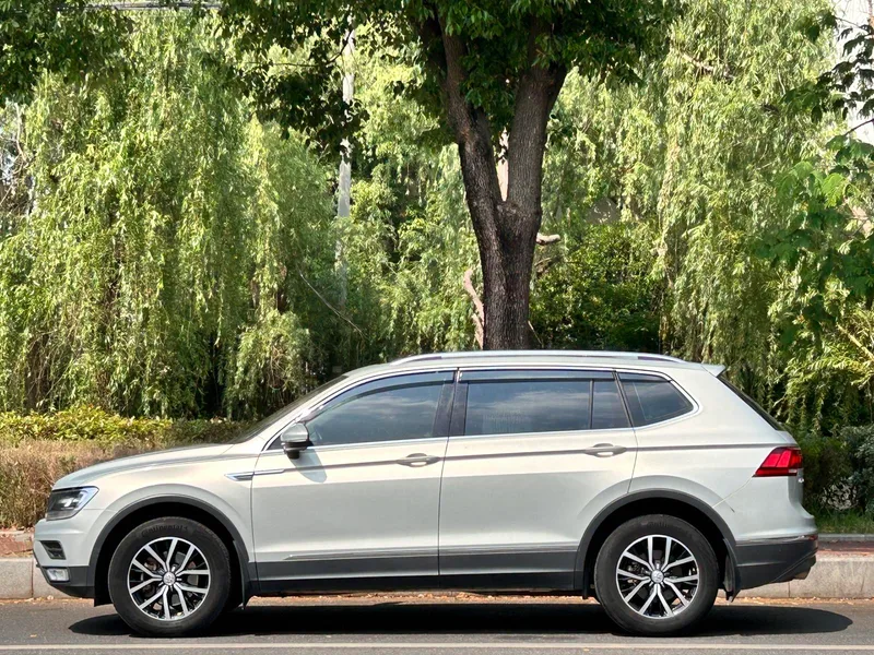 Volkswagen Tiguan L 2017 330TSI Automatic Two-Drive Deluxe Edition exterior photo 4 Volkswagen Tiguan L 2017 330TSI Automatic Two-Drive Deluxe Edition exterior photo 4