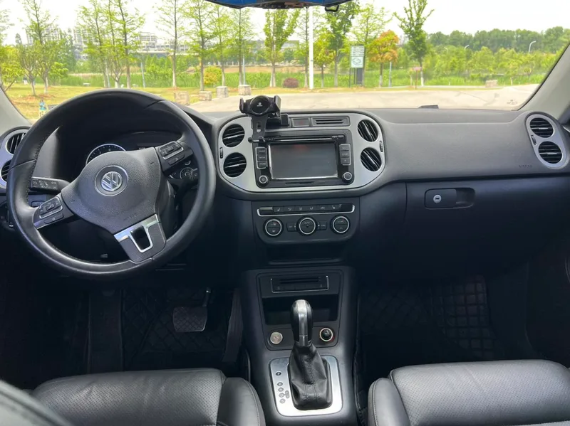 Volkswagen Tiguan 2015 1.8TSI Automatic two-drive luxury type interior photo 9 Volkswagen Tiguan 2015 1.8TSI Automatic two-drive luxury type interior photo 9