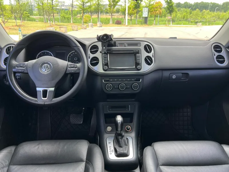 Volkswagen Tiguan 2015 1.8TSI Automatic two-drive luxury type interior photo 11 Volkswagen Tiguan 2015 1.8TSI Automatic two-drive luxury type interior photo 11