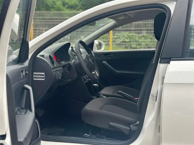 Volkswagen Jetta 2015 1.6L Automatic fashion type interior photo 7 Volkswagen Jetta 2015 1.6L Automatic fashion type interior photo 7