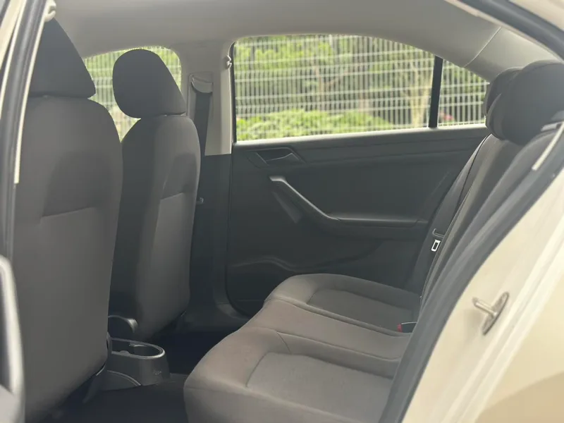 Volkswagen Jetta 2015 1.6L Automatic fashion type interior photo 8 Volkswagen Jetta 2015 1.6L Automatic fashion type interior photo 8