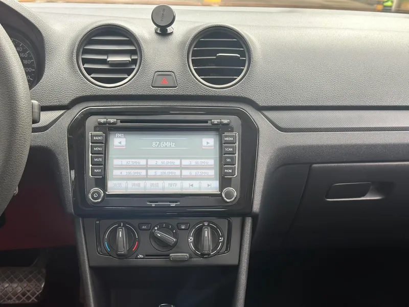 Volkswagen Jetta 2015 1.6L Automatic fashion type interior photo 10 Volkswagen Jetta 2015 1.6L Automatic fashion type interior photo 10
