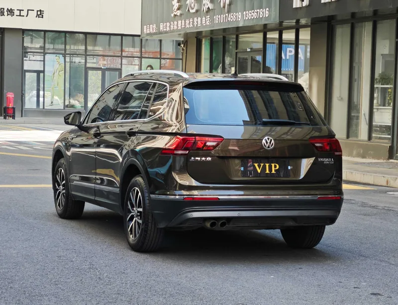 Volkswagen Tiguan L 2018 330TSI Automatic Two-Drive Deluxe Edition interior photo 7 Volkswagen Tiguan L 2018 330TSI Automatic Two-Drive Deluxe Edition interior photo 7