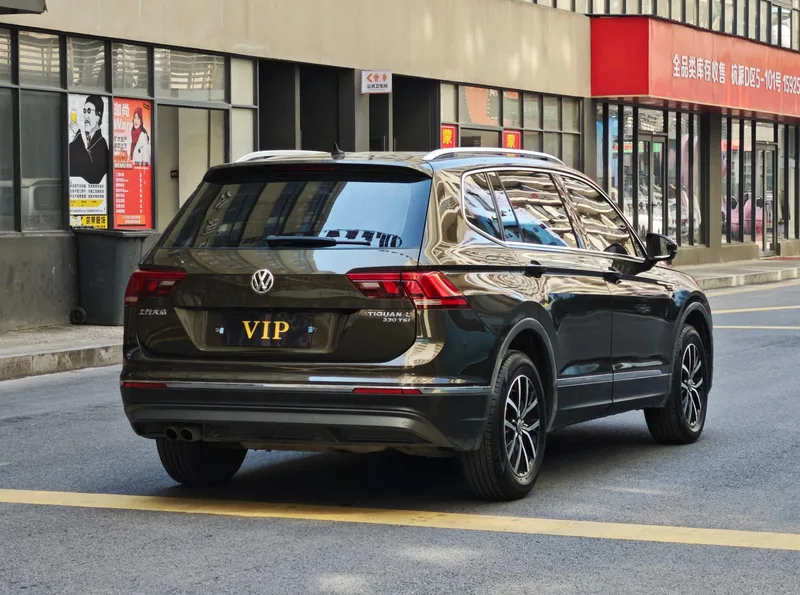 Volkswagen Tiguan L 2018 330TSI Automatic Two-Drive Deluxe Edition interior photo 9 Volkswagen Tiguan L 2018 330TSI Automatic Two-Drive Deluxe Edition interior photo 9