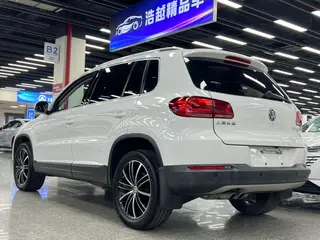 Volkswagen Tiguan 2015 1.8TSI Version confort automatique à deux roues motrices intérieur photo 10 Volkswagen Tiguan 2015 1.8TSI Version confort automatique à deux roues motrices intérieur photo 10