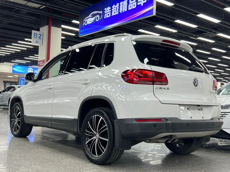 Volkswagen Tiguan 2015 1.8TSI Version confort automatique à deux roues motrices intérieur photo 10 Volkswagen Tiguan 2015 1.8TSI Version confort automatique à deux roues motrices intérieur photo 10