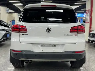 Volkswagen Tiguan 2015 1.8TSI Version confort automatique à deux roues motrices intérieur photo 11 Volkswagen Tiguan 2015 1.8TSI Version confort automatique à deux roues motrices intérieur photo 11