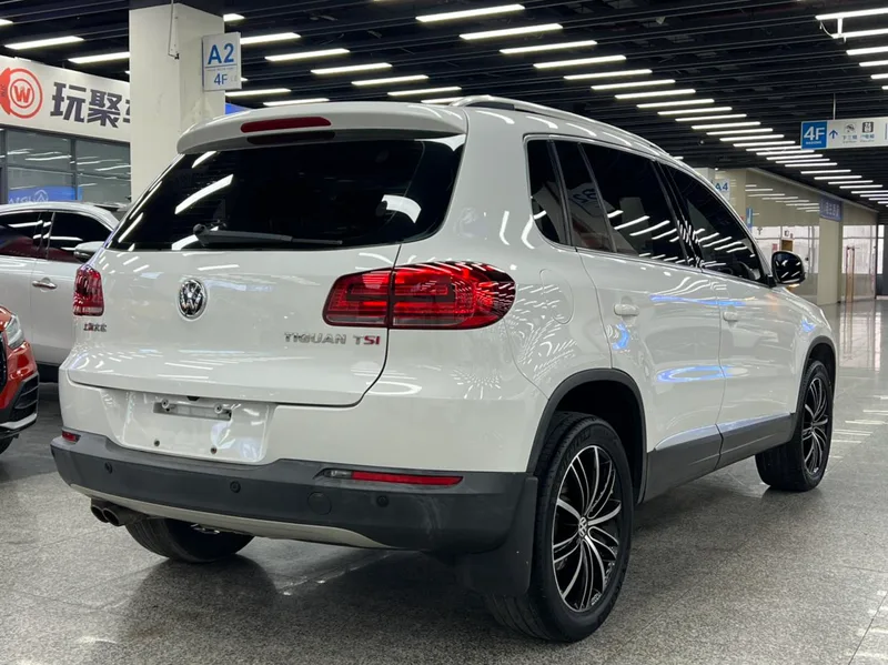 Volkswagen Tiguan 2015 1.8TSI Version confort automatique à deux roues motrices intérieur photo 12 Volkswagen Tiguan 2015 1.8TSI Version confort automatique à deux roues motrices intérieur photo 12