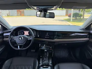 Volkswagen Passat 2021 330TSI Luxury Edition interior photo 6 Volkswagen Passat 2021 330TSI Luxury Edition interior photo 6