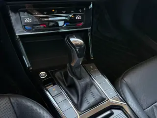 Volkswagen Passat 2021 330TSI Luxury Edition interior photo 8 Volkswagen Passat 2021 330TSI Luxury Edition interior photo 8