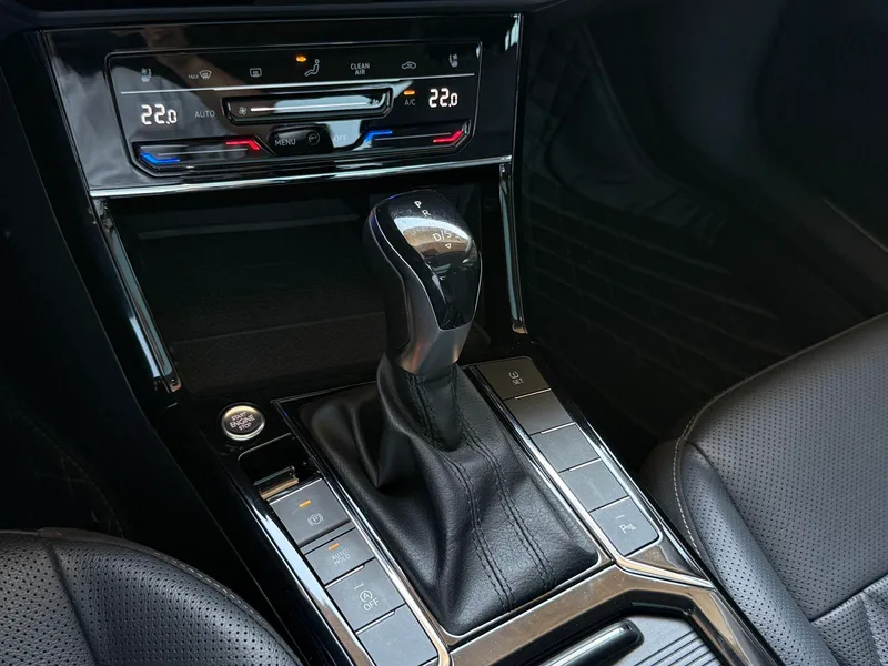 Volkswagen Passat 2021 330TSI Luxury Edition interior photo 8 Volkswagen Passat 2021 330TSI Luxury Edition interior photo 8