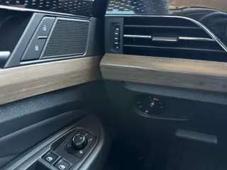 Volkswagen Passat 2021 330TSI Luxury Edition interior photo 10 Volkswagen Passat 2021 330TSI Luxury Edition interior photo 10