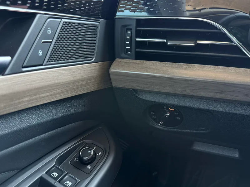 Volkswagen Passat 2021 330TSI Luxury Edition interior photo 10 Volkswagen Passat 2021 330TSI Luxury Edition interior photo 10